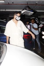 Siddhant Chaturvedi seen at the airport on 4 July 2023 (14)_64a4ea0d2c189.JPG