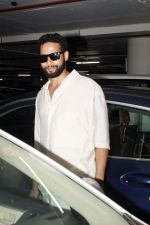 Siddhant Chaturvedi seen at the airport on 4 July 2023 (25)_64a4ea2528a13.JPG