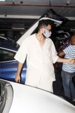 Siddhant Chaturvedi seen at the airport on 4 July 2023 (7)_64a4e9fda1b01.JPG