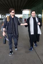 Neil Nitin Mukesh, Nitin Mukesh seen at the airport on 7 July 2023 (3)_64a8086737faa.jpg