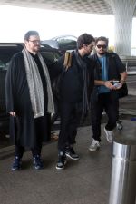 Neil Nitin Mukesh, Nitin Mukesh, Naman Nitin Mukesh seen at the airport on 7 July 2023 (1)_64a8086907bb7.jpg