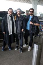 Neil Nitin Mukesh, Nitin Mukesh, Naman Nitin Mukesh seen at the airport on 7 July 2023 (4)_64a8086ad55d7.jpg