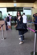 Shilpa Shetty seen at the airport on 7 July 2023 (8)_64a7f9d5abb0e.JPG