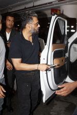 Suniel Shetty seen at the airport on 6 July 2023 (25)_64a7bb1242506.JPG