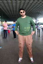 Arjun Kanungo seen at the airport on 8 July 2023 (1)_64a953c4cfc7d.JPG