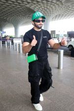 Dheeraj Dhoopar seen at the airport on 8 July 2023 (11)_64a956fa3e045.JPG