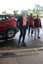 Govinda seen at the airport on 8 July 2023 (2)_64a955d0303b6.JPG