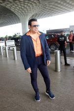 Govinda seen at the airport on 8 July 2023 (3)_64a955d1dcec5.JPG