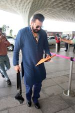 Sanjay Dutt seen at the airport on 8 July 2023 (14)_64a957f2a40b7.JPG