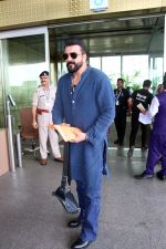 Sanjay Dutt seen at the airport on 8 July 2023 (16)_64a957fa98e1c.JPG