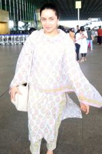 Shraddha Kapoor seen natural at the airport on 8 July 2023 (13)_64a94d05a0aa0.jpg