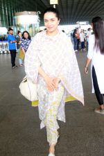 Shraddha Kapoor seen natural at the airport on 8 July 2023 (15)_64a94d092ca3d.jpg