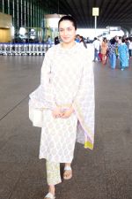 Shraddha Kapoor seen natural at the airport on 8 July 2023 (6)_64a94d0112291.jpg