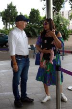Bipasha Basu seen carrying her baby girl and posing for camer with Anupam Kher on 9 July 2023 (3)_64ac06f831d46.JPG