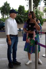 Bipasha Basu seen carrying her baby girl and posing for camer with Anupam Kher on 9 July 2023 (4)_64ac06fca9c10.JPG