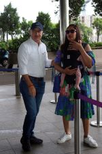 Bipasha Basu seen carrying her baby girl and posing for camer with Anupam Kher on 9 July 2023 (9)_64ac070eb0f0b.JPG