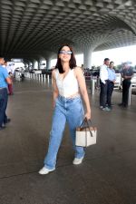 Sharvari Wagh dressed in white sleeveless top and blue jeans seen at the airport on 11 July 2023 (11)_64acd9fe262c3.JPG