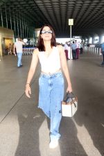 Sharvari Wagh dressed in white sleeveless top and blue jeans seen at the airport on 11 July 2023 (12)_64acda015173e.JPG