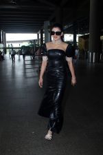Urvashi Rautela dressed in Black seen at the airport on 13 July 2023 (7)_64afc4576eea9.JPG