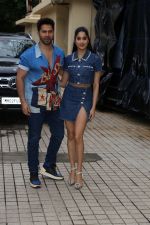 Janhvi Kapoor, Varun Dhawan promote movie Bawaal at PVR Dynamix Mall in Juhu on 16 July 2023 (1) - Copy_64b40181b03a5.jpeg