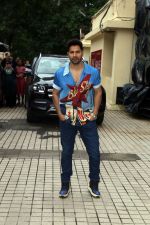 Varun Dhawan promote movie Bawaal at PVR Dynamix Mall in Juhu on 16 July 2023 (18)_64b40195b59df.jpeg