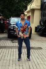 Varun Dhawan promote movie Bawaal at PVR Dynamix Mall in Juhu on 16 July 2023 (19)_64b401976419a.jpeg