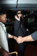 Sonam Kapoor seen at the airport on 17 July 2023 (7)_64b545e3cc0d9.JPG