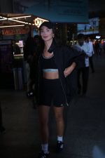 Amy Jackson seen at the airport on 18 July 2023 (14)_64b692961181e.JPG