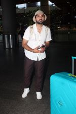 Siddharth Chandekar seen at the airport on 18 July 2023 (1)_64b694152a8f8.JPG