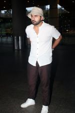 Siddharth Chandekar seen at the airport on 18 July 2023 (6)_64b6942235cc6.JPG