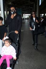 Raj Kundra, Samisha Raj Kundra, Shilpa Shetty seen at the airport on 21 July 2023 (1)_64ba86f08707a.JPG