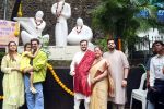 Naman Nitin Mukesh, Neil Nitin Mukesh, Nishi Mukesh, Nitin Mukesh, Nurvi Neil Mukesh, Rukmini Sahay attend the 100th birth anniversary of Mukesh Ji paying Humble Tribute at Mukesh Chowk on 22 July 2023 (12)_64bbf95229bd5.jpeg