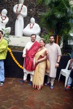 Naman Nitin Mukesh, Nishi Mukesh, Nitin Mukesh attend the 100th birth anniversary of Mukesh Ji paying Humble Tribute at Mukesh Chowk on 22 July 2023 (13)_64bbf96941c0b.jpeg