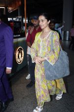 Shraddha Kapoor seen at the airport on 22 July 2023 (14)_64bbfd325f471.JPG