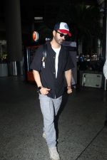 Aamir Ali seen at the airport on 24 July 2023 (6)_64be88eeb7422.JPG
