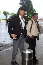 Agam Kumar Nigam, Sonu Nigam seen at the airport on 26 July 2023 (3)_64c1243e02553.JPG