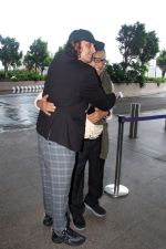 Agam Kumar Nigam, Sonu Nigam seen at the airport on 26 July 2023 (7)_64c12446dcf5e.JPG