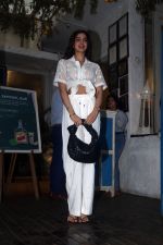 Khushi Kapoor seen outside Olive Restaurant for lunch in Bandra on 26 July 2023 (13)_64c12bf16d316.jpeg