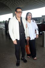 Govinda, Sunita Ahuja seen at the airport on 29 July 2023 (10)_64c4e3000e0a4.JPG