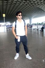 Ishaan Khattar seen at the airport on 29 July 2023 (4)_64c4e3cb058b0.JPG
