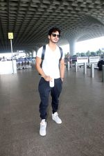 Ishaan Khattar seen at the airport on 29 July 2023 (5)_64c4e3cccc457.JPG