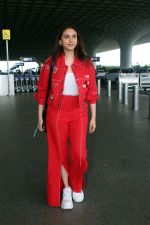 Aditi Rao Hydari in red seen at the airport on 30 July 2023 (20)_64c6566abc41b.JPG