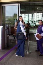 Athiya Shetty seen at the airport on 30 July 2023 (14)_64c63f8b6364e.JPG