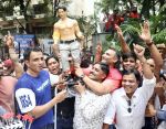 Sonu Sood celebrates his birthday with fans at his home on 30 July 2023 (13)_64c65c7d894a1.jpeg