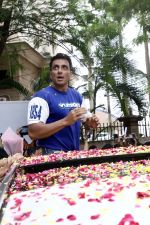 Sonu Sood celebrates his birthday with fans at his home on 30 July 2023 (18)_64c65c93f1e93.jpeg