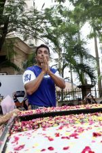 Sonu Sood celebrates his birthday with fans at his home on 30 July 2023 (20)_64c65c94d226b.jpeg