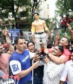 Sonu Sood celebrates his birthday with fans at his home on 30 July 2023 (23)_64c65c81cb884.jpeg