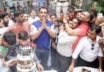 Sonu Sood celebrates his birthday with fans at his home on 30 July 2023 (9)_64c65c7a0729c.jpeg