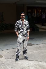 Ayushmann Khurrana promoting Dream Girl 2 in Andheri on 31 July 2023 (6)_64c7b3722239b.jpeg