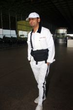 Sonu Nigam seen at the airport on 1 Aug 2023 (7)_64c8ec8b88e9e.JPG